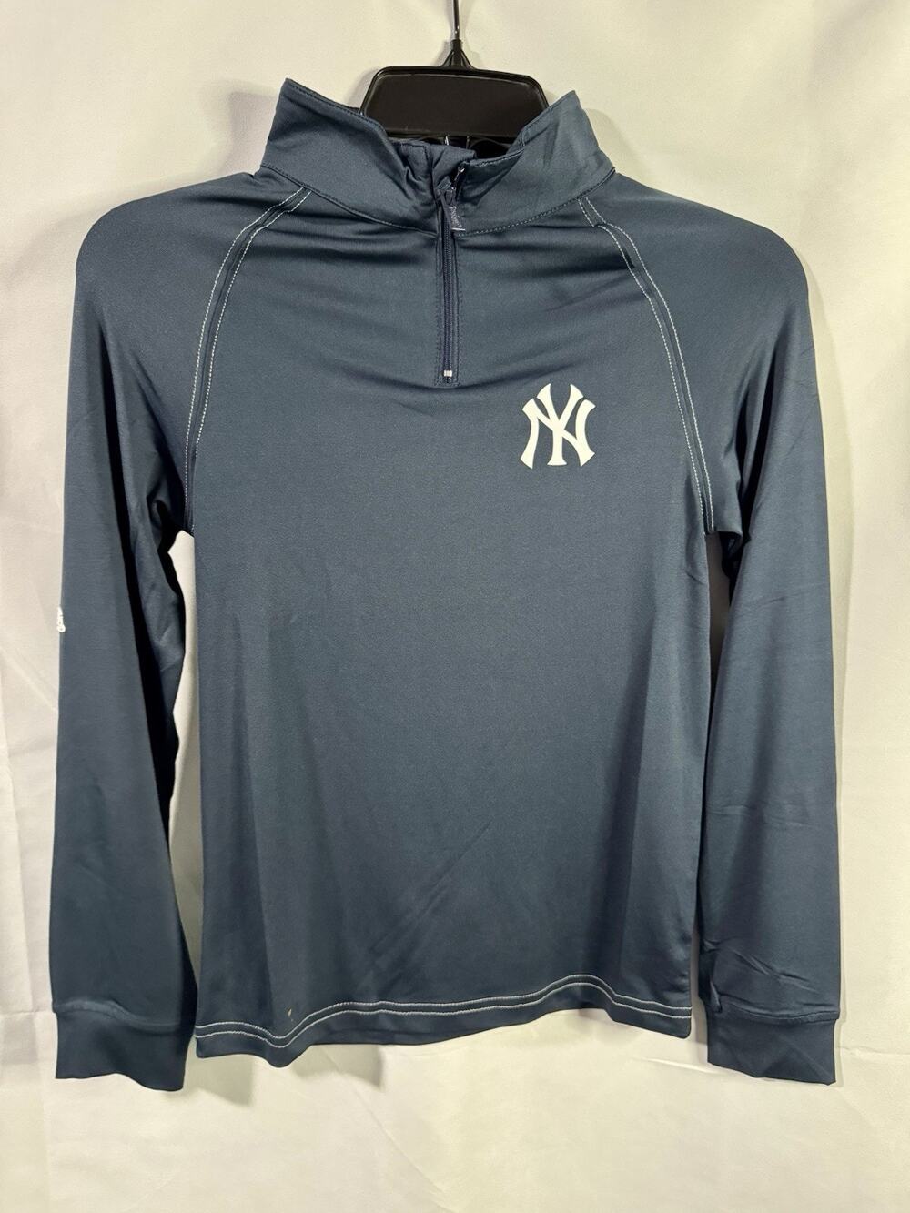 New York Yankees Stitches Women’s Long Sleeve Stretch Athletic Top Small NWT